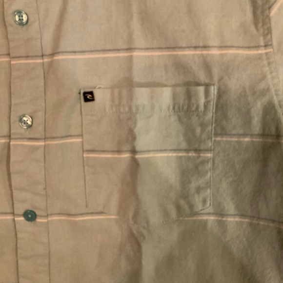 Rip Curl mens short sleeve button down. Size L. - Picture 2 of 6